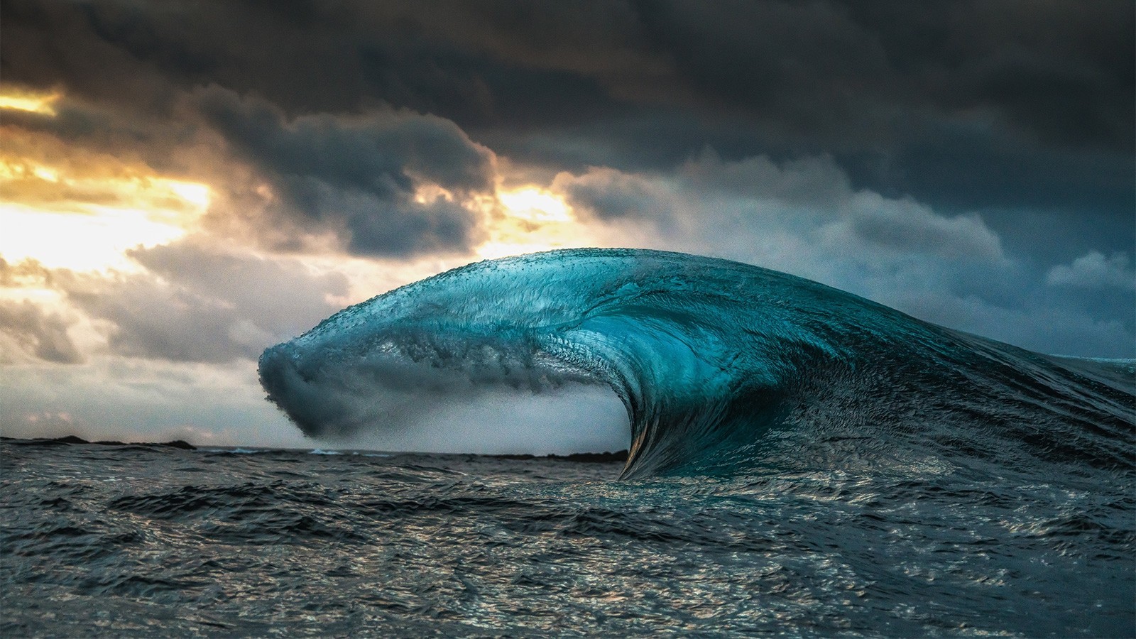 Блуждающие волны в Бермудском треугольнике