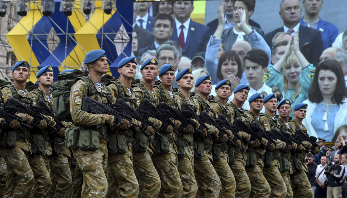 В украинской армии заменят традиционное приветствие бандеровским лозунгом |  Пикабу