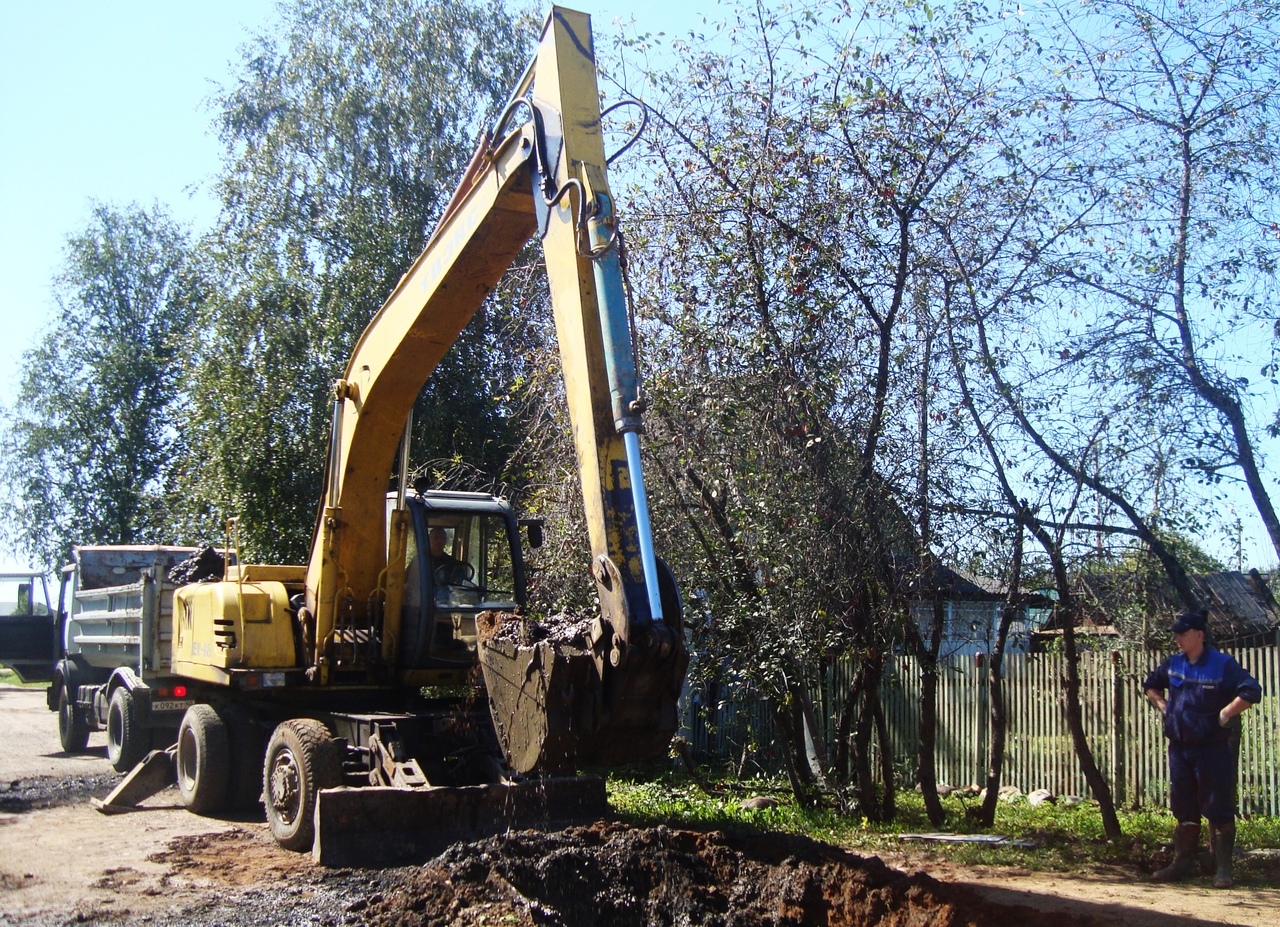 The pipe of the water supply system was laid in the 80s of the last century, so a hole in it could appear due to wear and tear. - Vyazma, Smolensk region, Breakthrough, Water, Housing and communal services, Pipe break