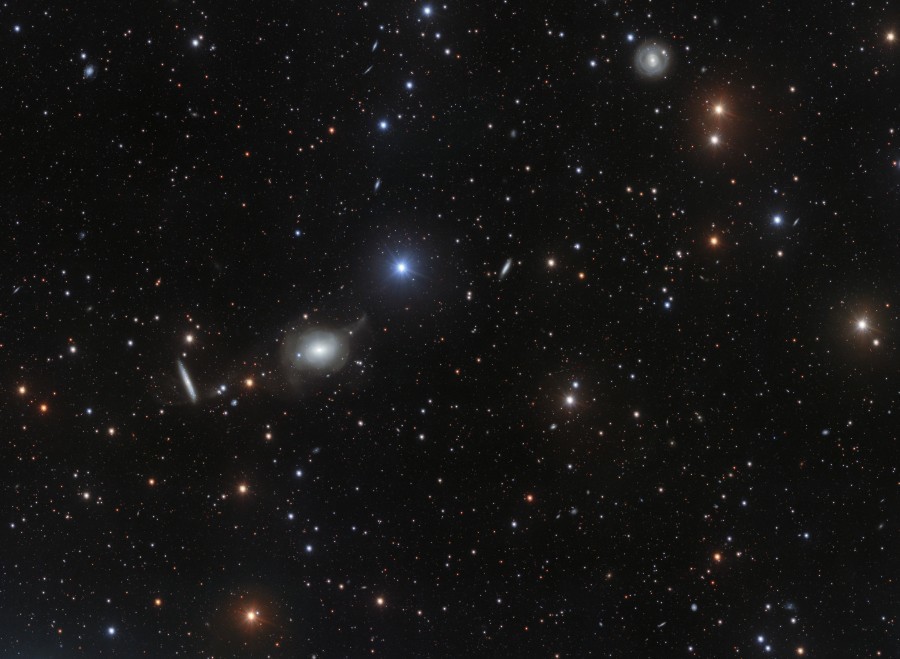 The VLT survey telescope photographed a scattering of elliptical galaxies - , Telescope, The photo, Galaxy, Placer, Longpost