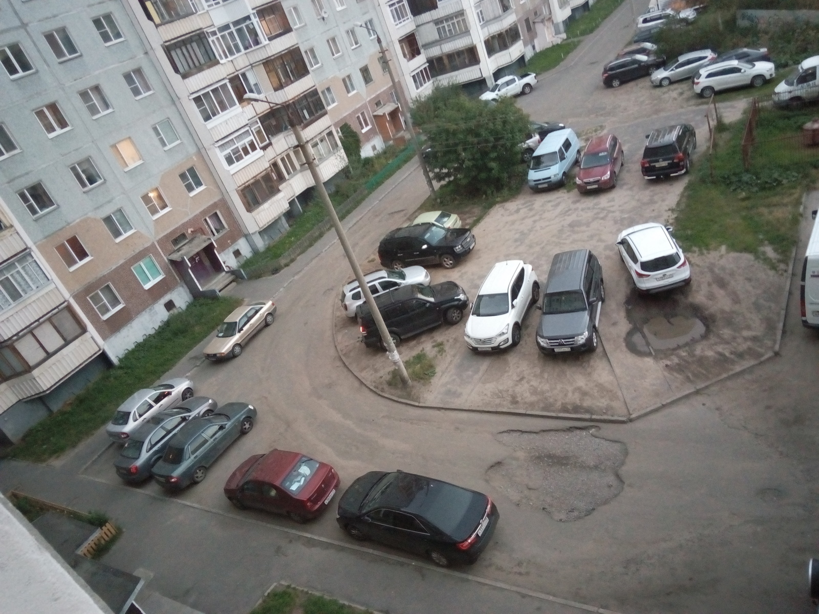 Парковка во дворе | Пикабу