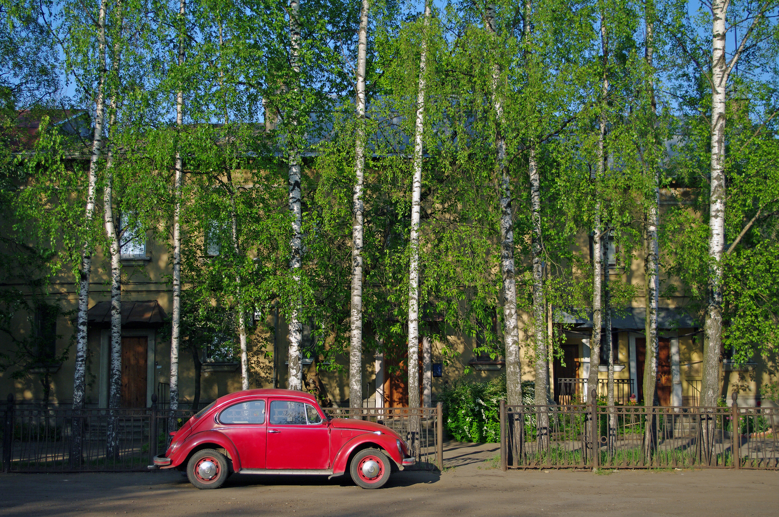 An area surrounded by greenery. - My, The photo, Saint Petersburg, Black River, Cityscapes, Courtyard, Evening, Summer, Cosiness, Longpost, Street photography