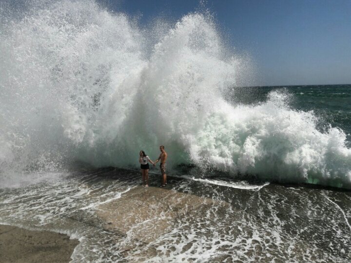 A second before ... - Storm, Yalta, The photo, Extreme, Bravery and stupidity