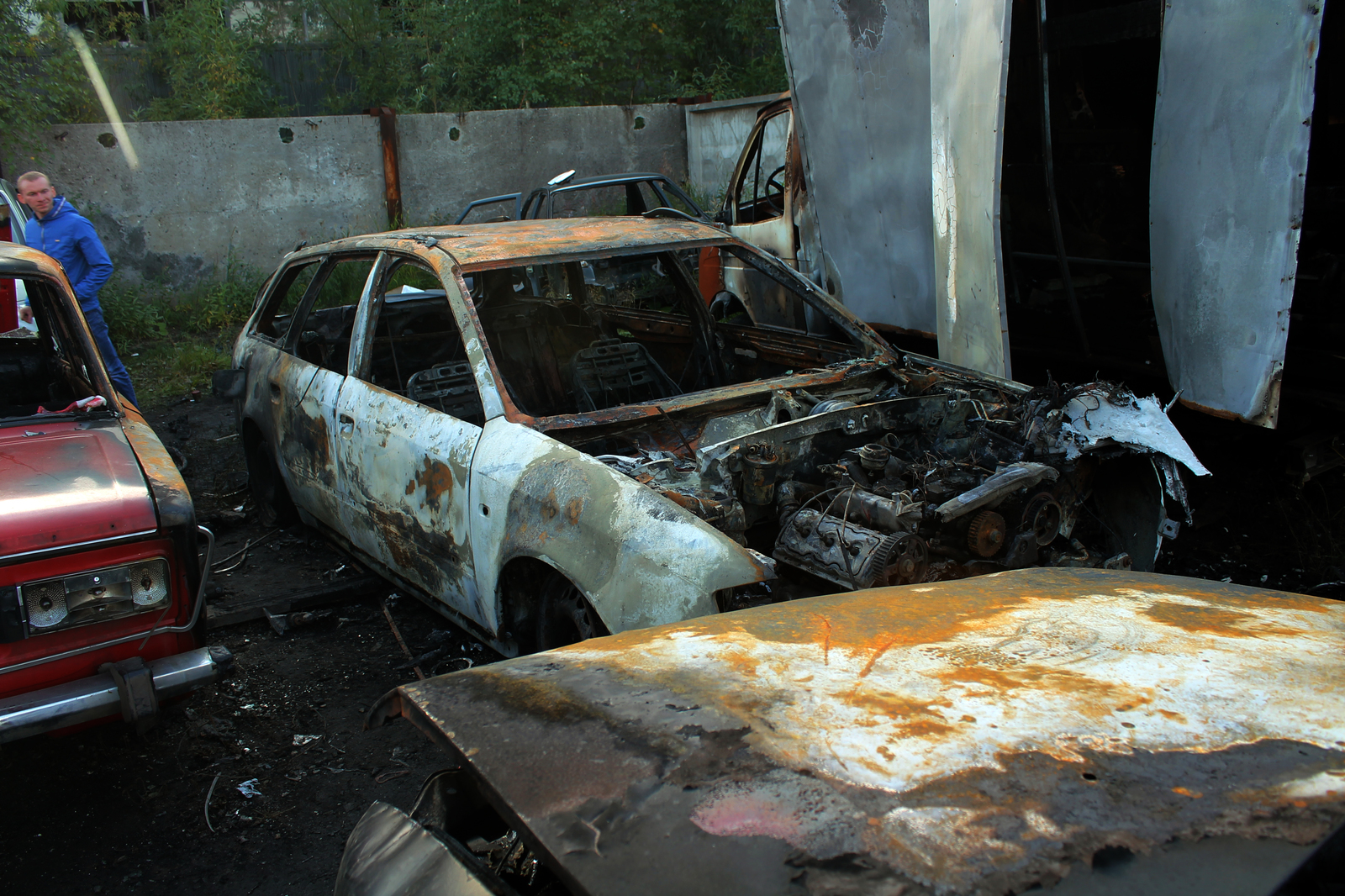 Arson at the service station - My, Arson, Audi, Gazelle, Zhiguli, Renault, Opel Astra, ONE HUNDRED, Inta, Longpost, Audi a6, Renault