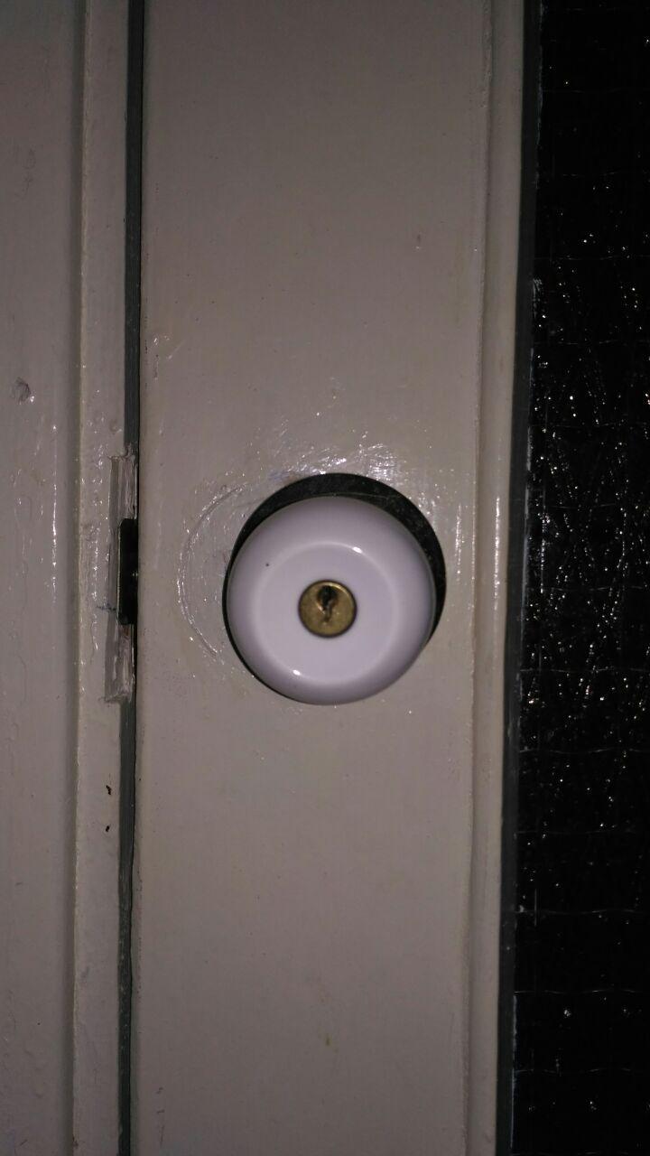 Как сломать замок соседу