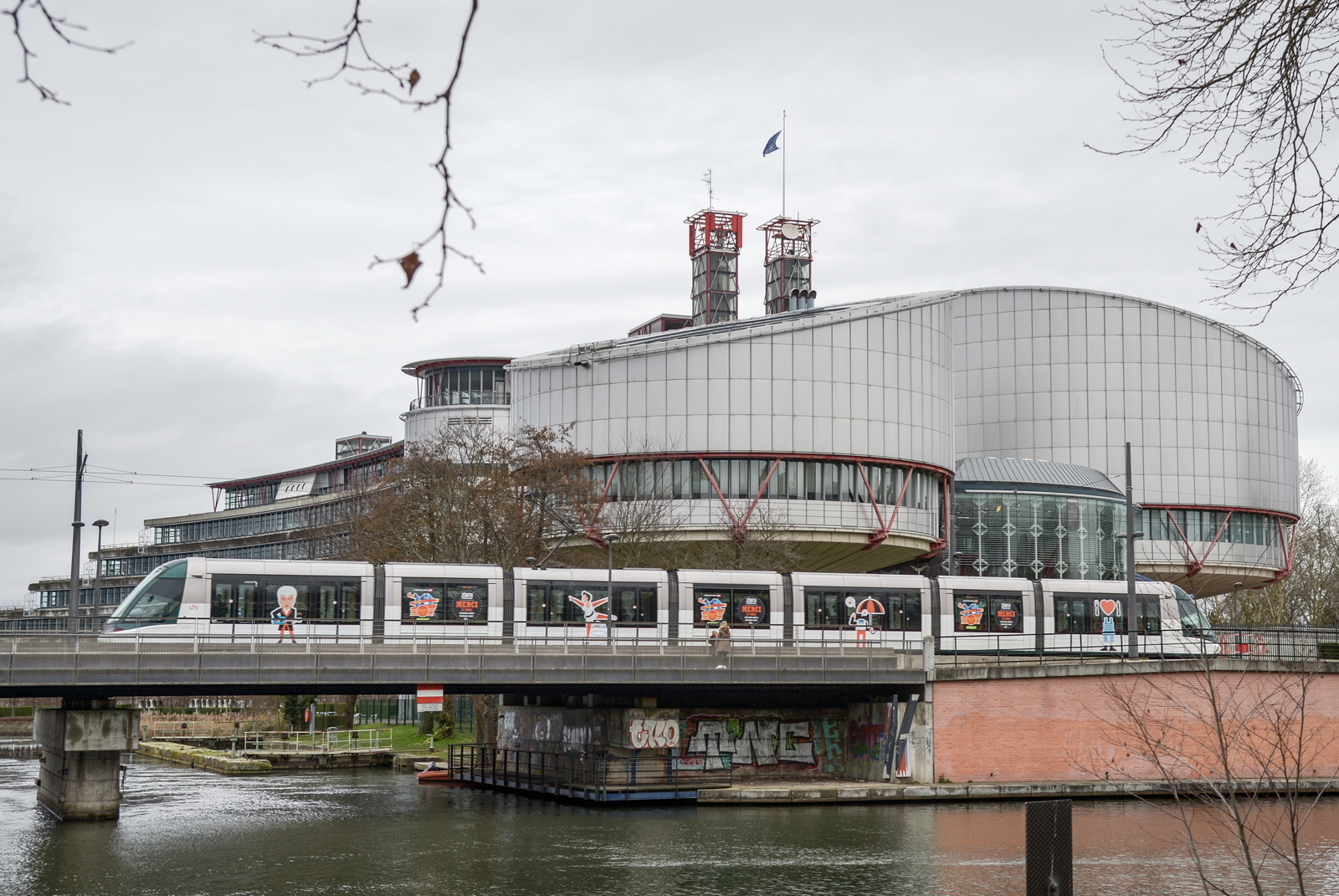 The European Court of Human Rights ordered Moldova to pay € 7.6 thousand to a pensioner who hit the minister - My, , ECtHR, Compensation, Moldova, The minister, Retirees, news