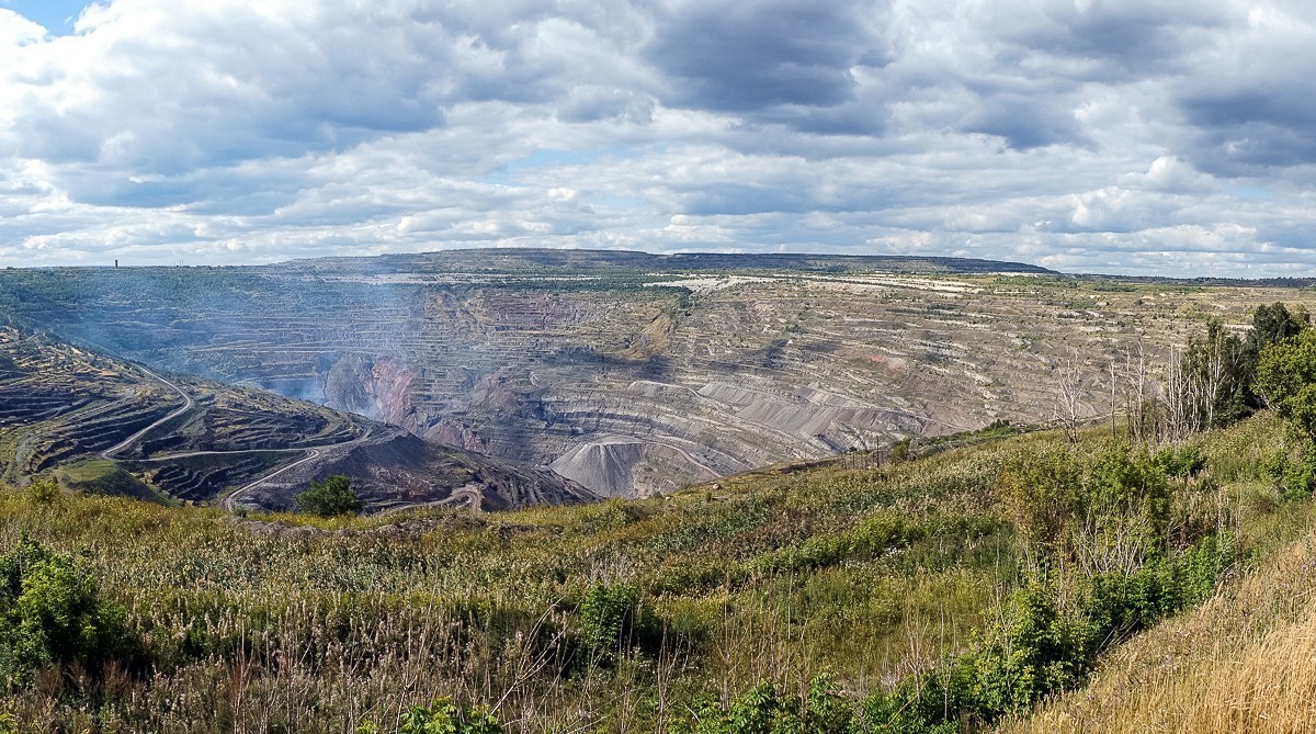 Погода в первомайске коркино. Коркинский угольный разрез. Коркинский угольный разрез глубина. Коркинский угольный карьер.