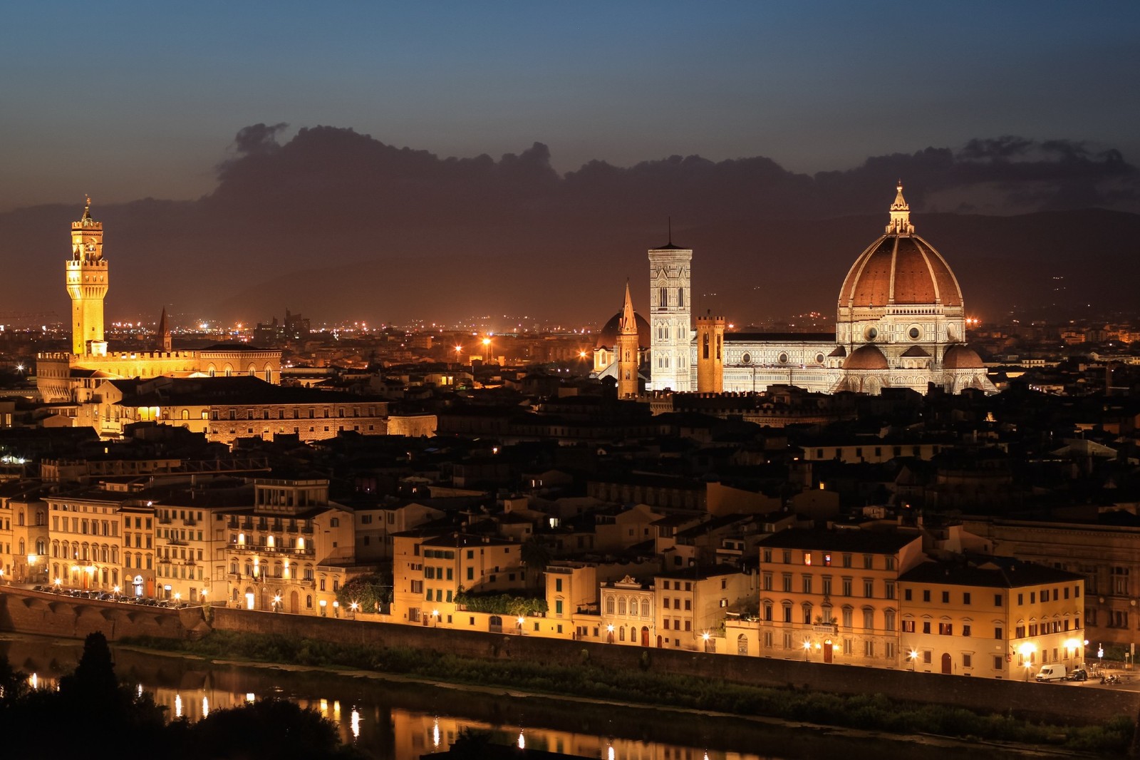 A fine for eating on the street appeared in Florence. - news, Yandex., Fine, Florence, Street food, Peekaboo