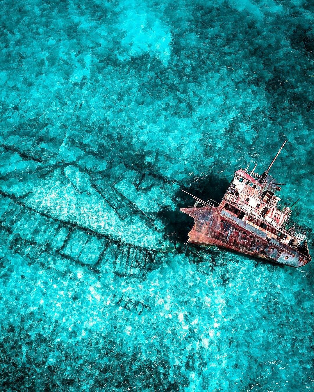 Shipwreck off the coast of San Andres, Colombia. - Interesting, Ship, beauty, beauty of nature, Nature, The photo, Water, Ocean