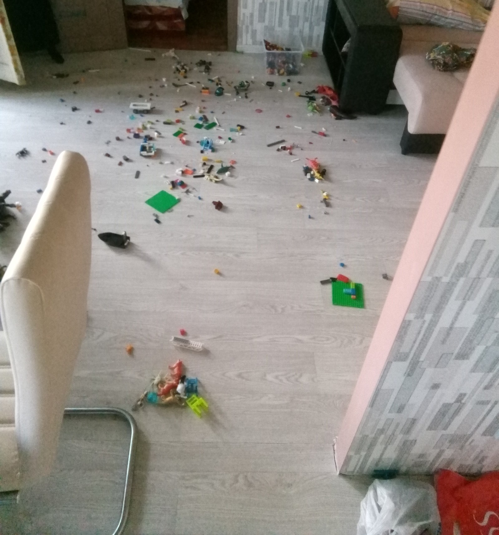 This is when I went to visit a friend who has four children) #legodeti - My, Legoland, Childhood, Mess, Longpost