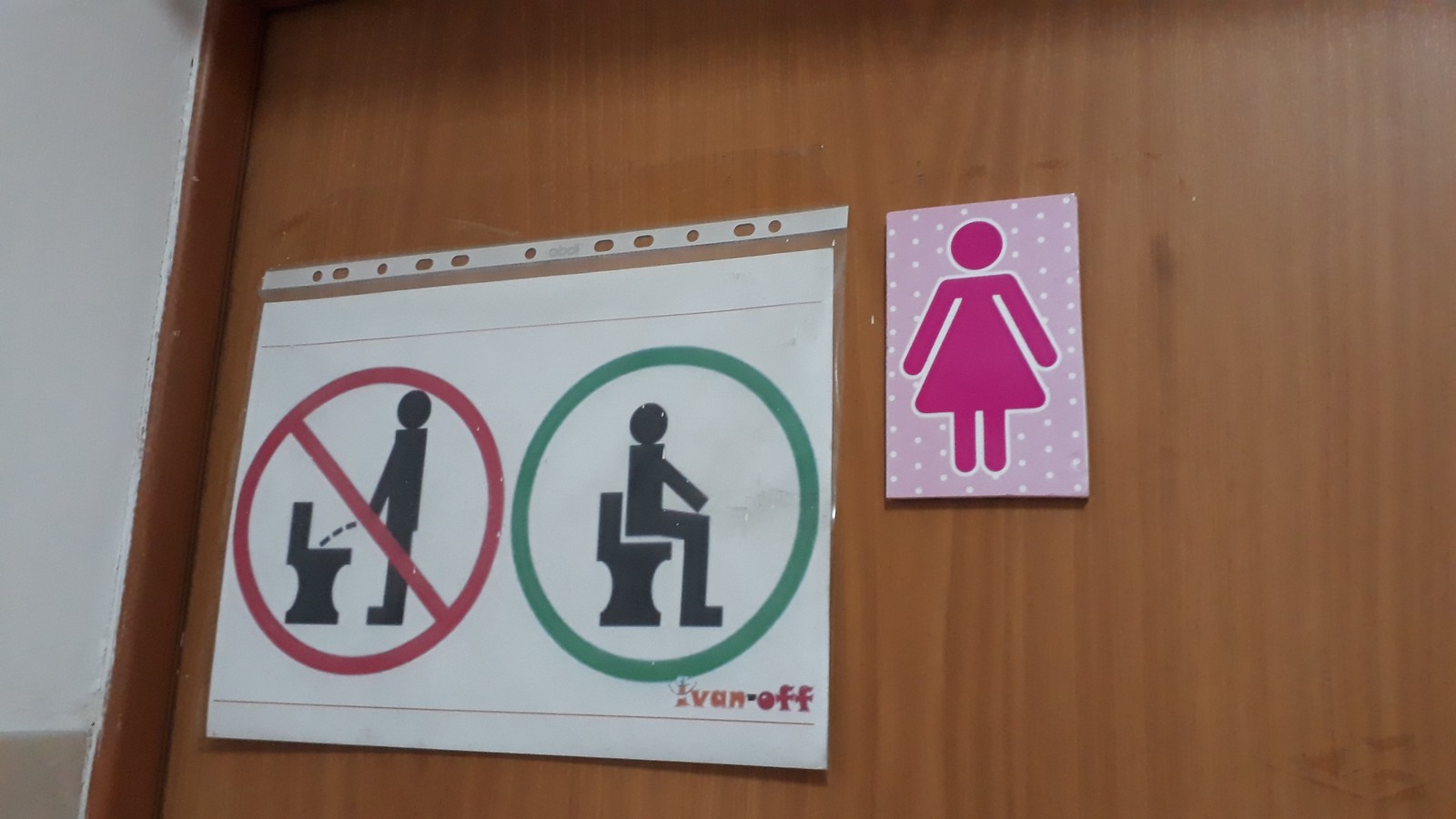 Men - Women - 1:0 - Toilet, Men and women