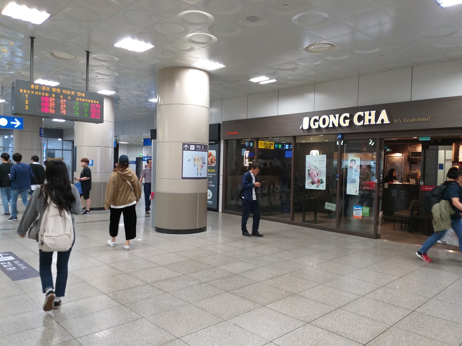 Как устроено метро в Южной Корее очень, Метро, только, станции, можно, везде, Кстати, обычно, тактильная, торговыми, плитка, Вагон, который, маркировка, через, много, станций, когда, линия, пассажиров