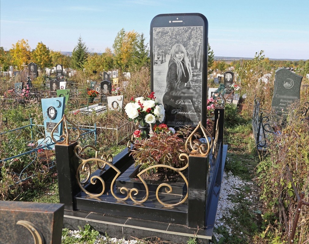 Huge granite iPhone. - Monument, Ufa, Grave