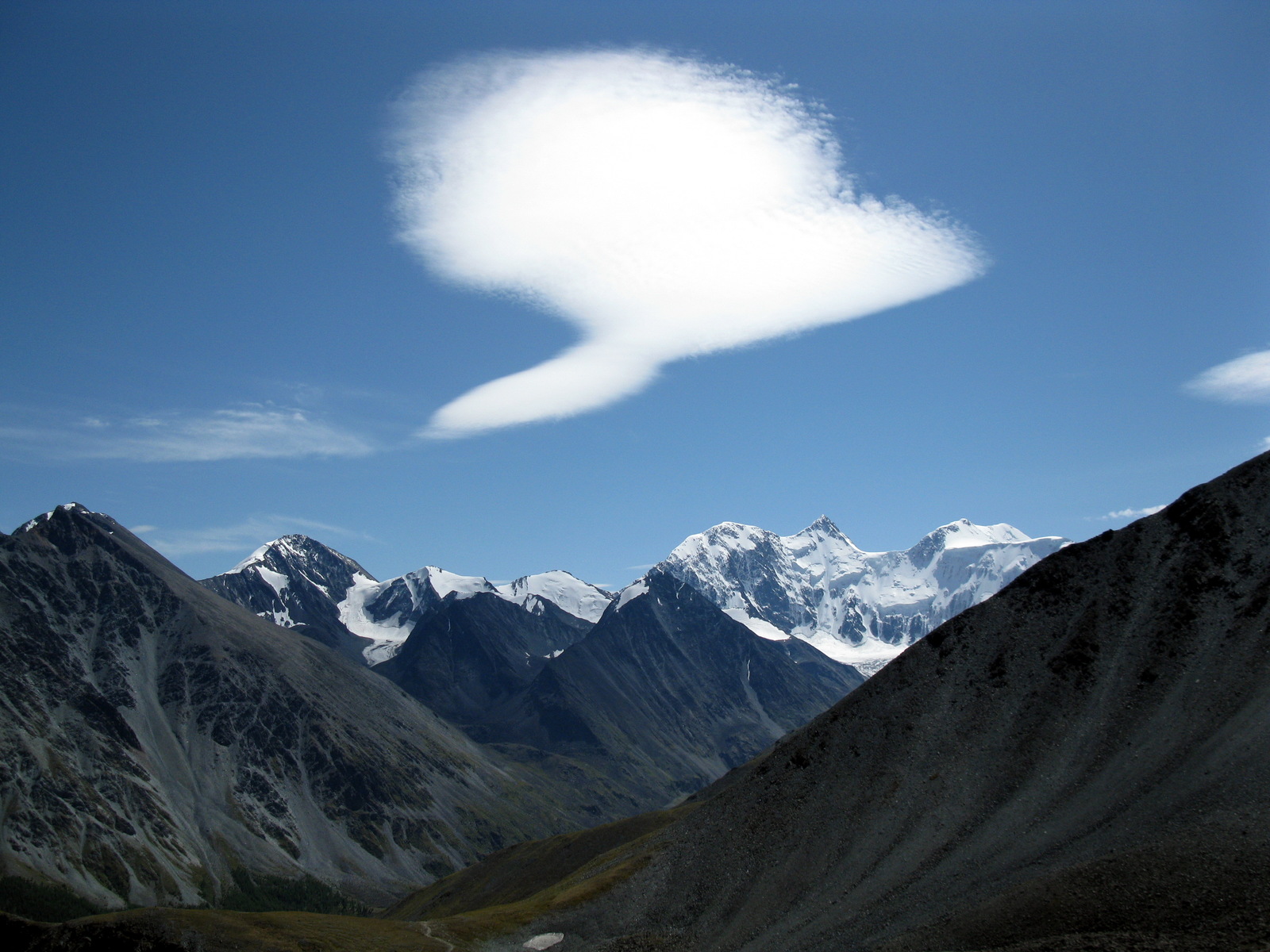 Cloud over Belukha... - My, Altai, Clouds, Beluga Whale Mountain, The mountains, Altai Republic