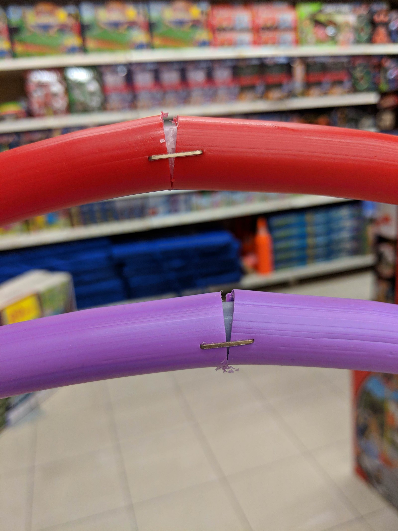 Everyone thought that the hula hoop was poorly fixed. But it turned out to be a real design. - Hoop, Toys, Hula Hup