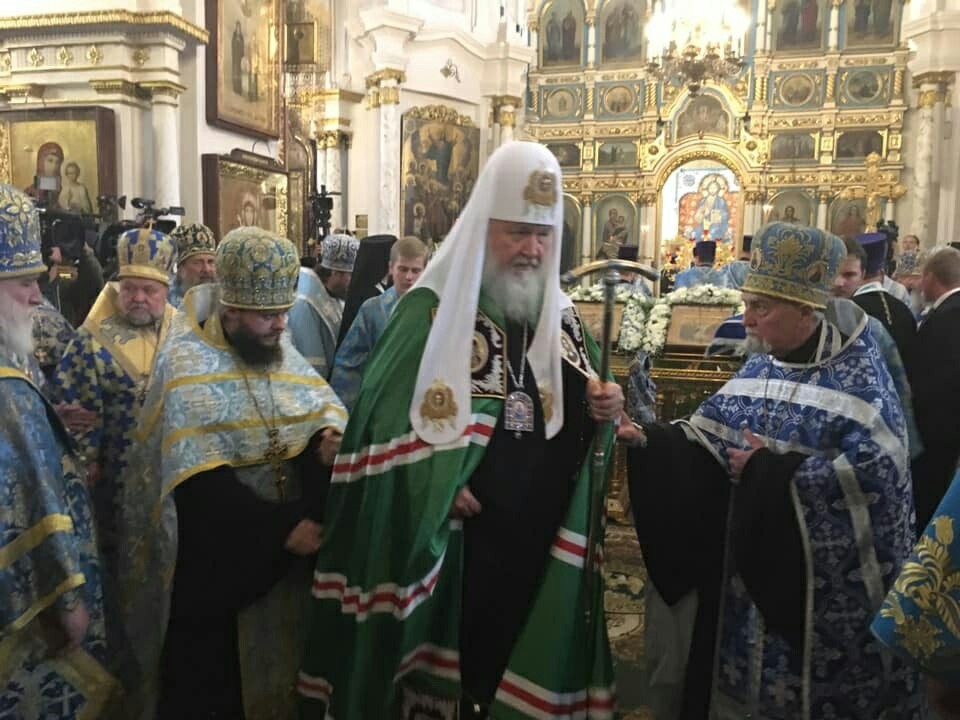 The Belarusian priest posted pictures of the Mercedes and the guards of Patriarch Kirill on Facebook. - Church, ROC, BPC, Longpost, Republic of Belarus, Negative