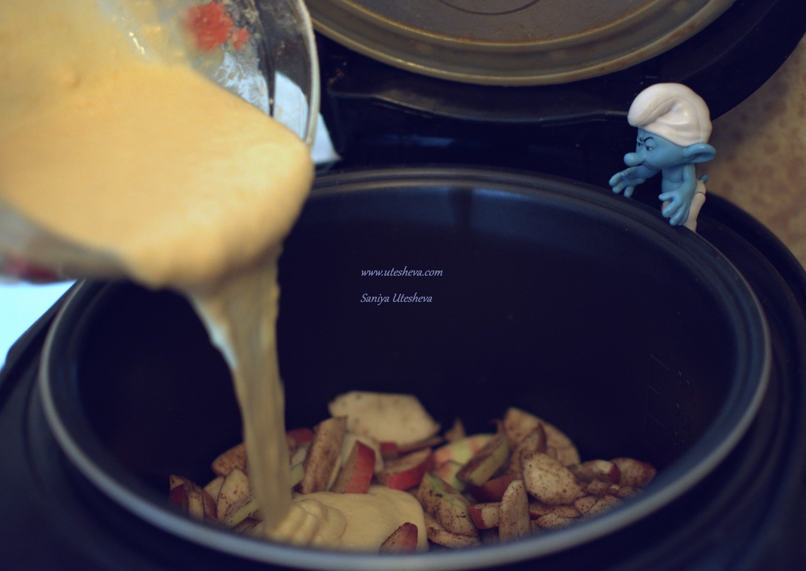 Smurf and Charlotte. - My, The smurfs, Cook at home, Charlotte, Macro photography, Photographer, Cooking, Longpost