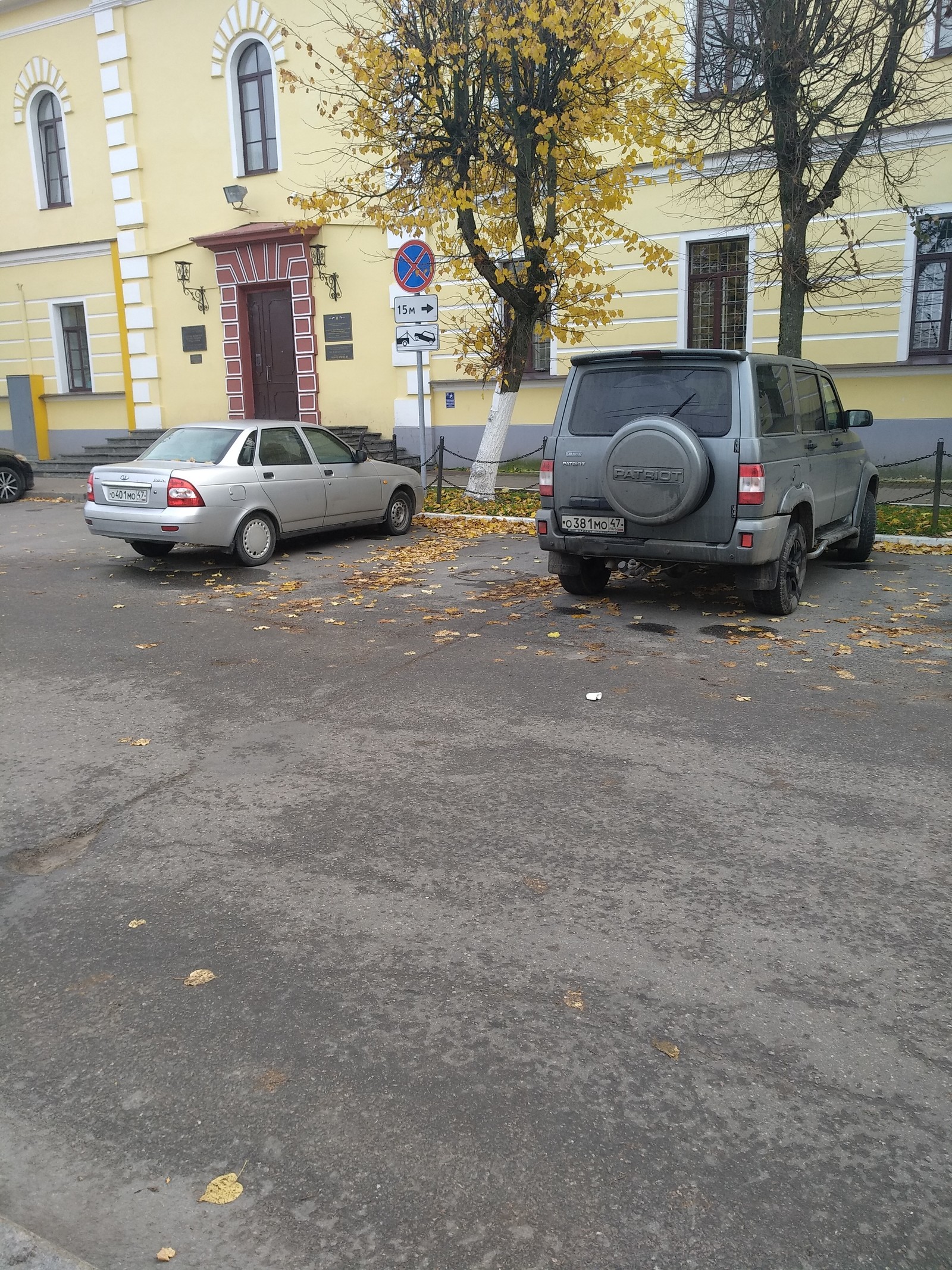 Parking at the police station in Gatchina, Leningrad region - My, Parking, Police chaos, Police, My place, Longpost