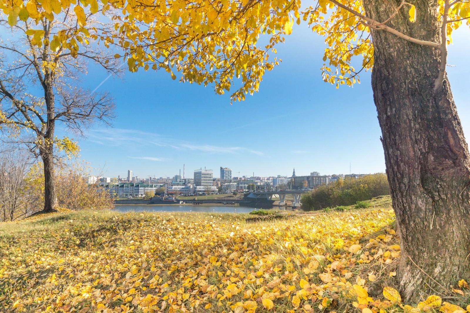 Осень в Чебоксарах - Моё, Осень, Чебоксары, Чувашия, Sony, Городские пейзажи, Длиннопост, Уличная фотография