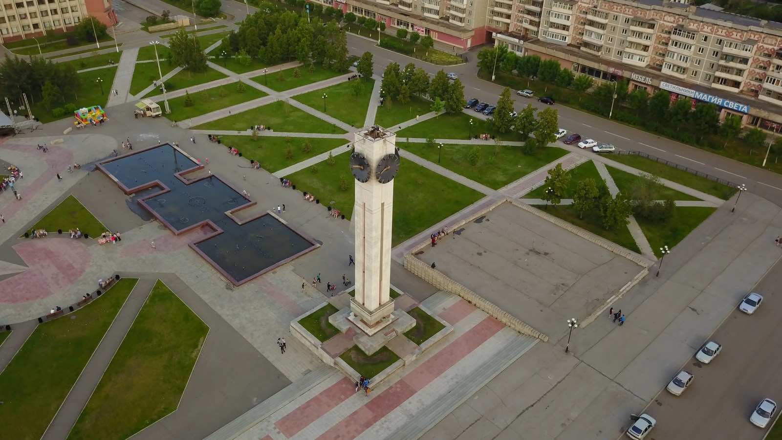 Национальная площадь. Куранты Магнитогорск. Курантый города Магнитогорска. Площадь народных гуляний Магнитогорск.