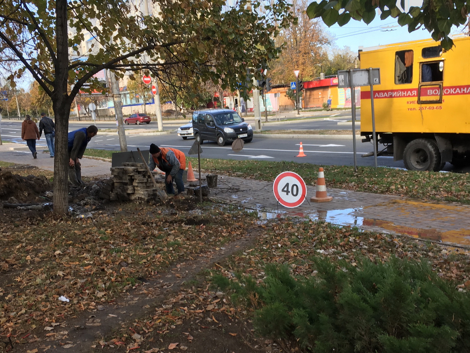 A pedestrian! Slow down! Repair work in progress! - My, Traffic rules, Town, A pedestrian