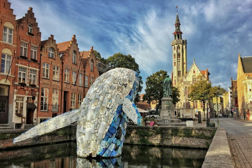 5 tons of plastic waste failed to sink to the bottom in Bruges - Bruges, Monument, Whale, Garbage