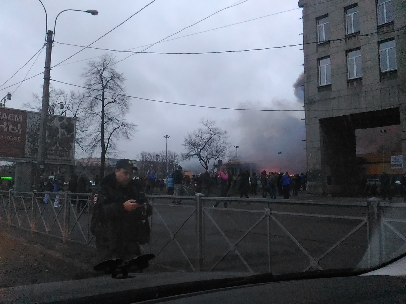 In St. Petersburg, the Lenta shopping center is on fire - My, Saint Petersburg, ribbon, Fire, Baltiysky Railway Station, Longpost, Negative