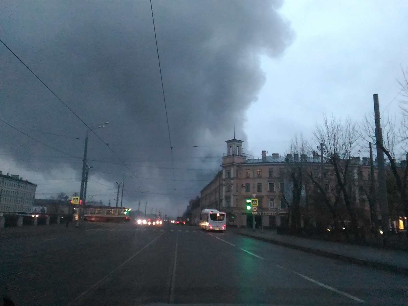 In St. Petersburg, the Lenta shopping center is on fire - My, Saint Petersburg, ribbon, Fire, Baltiysky Railway Station, Longpost, Negative