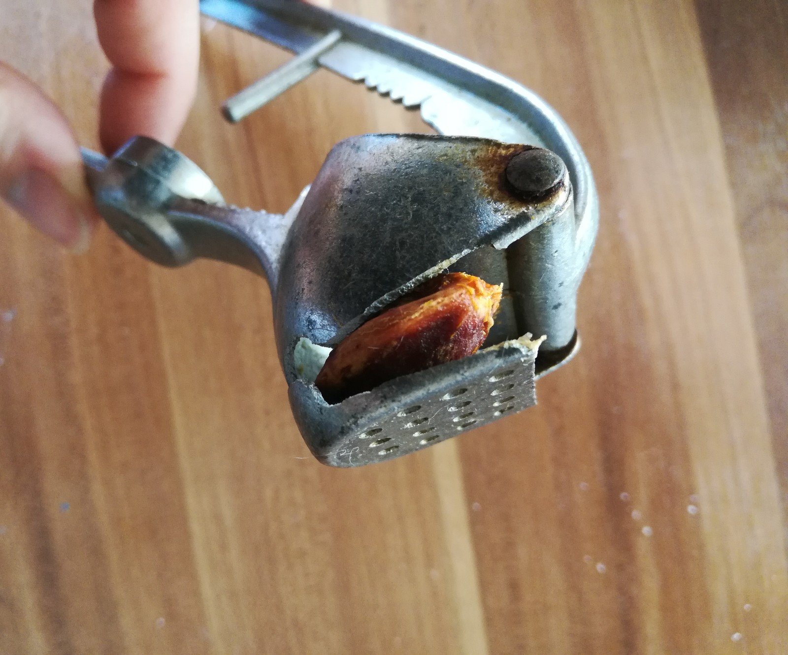 Apricot pit vs Chinese garlic press - My, Chinese goods, Mortal kombat