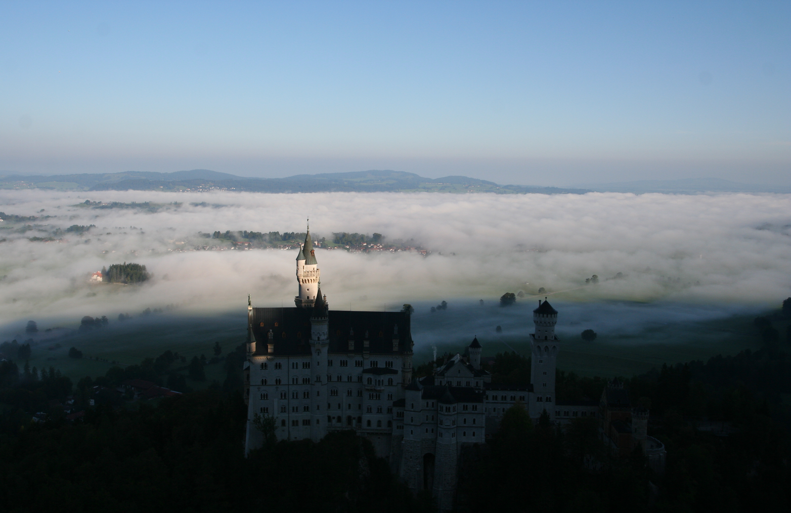 Neuschwanstein castle surroundings - My, Neuschwanstein, Fog, Morning, Valley, , Fussen, Longpost