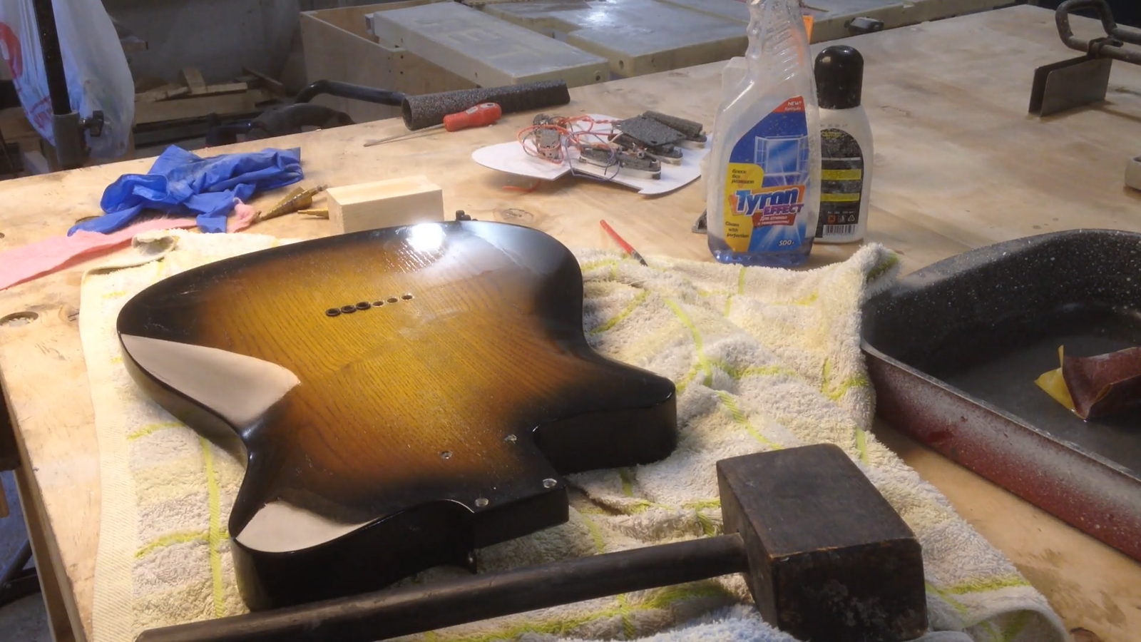 DIY electric guitar. Part 3. Polishing and assembly. - My, Electric guitar, With your own hands, Carpenter, Video, Longpost