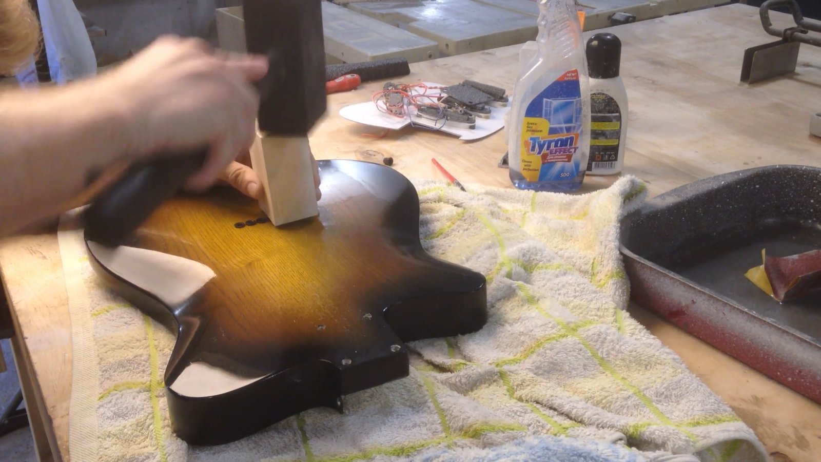 DIY electric guitar. Part 3. Polishing and assembly. - My, Electric guitar, With your own hands, Carpenter, Video, Longpost