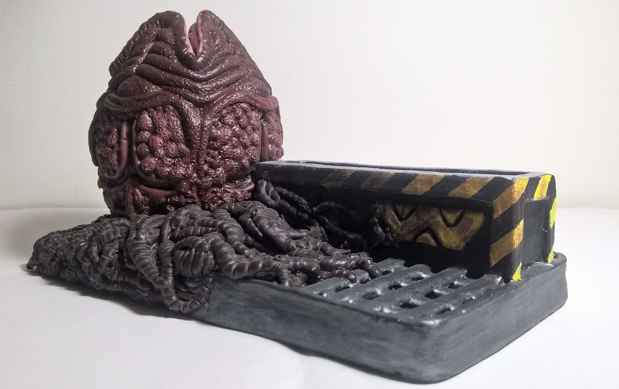 Do-it-yourself smartphone holder for the Alien movie universe. - My, Stand, Alien movie, Smartphone, Xenomorph, iPhone, Stranger, , Longpost