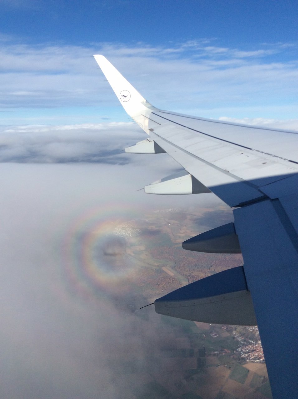 Interesting optical effect with the shadow of an airplane - My, Airplane, Shadow, Rainbow, Clouds, Longpost