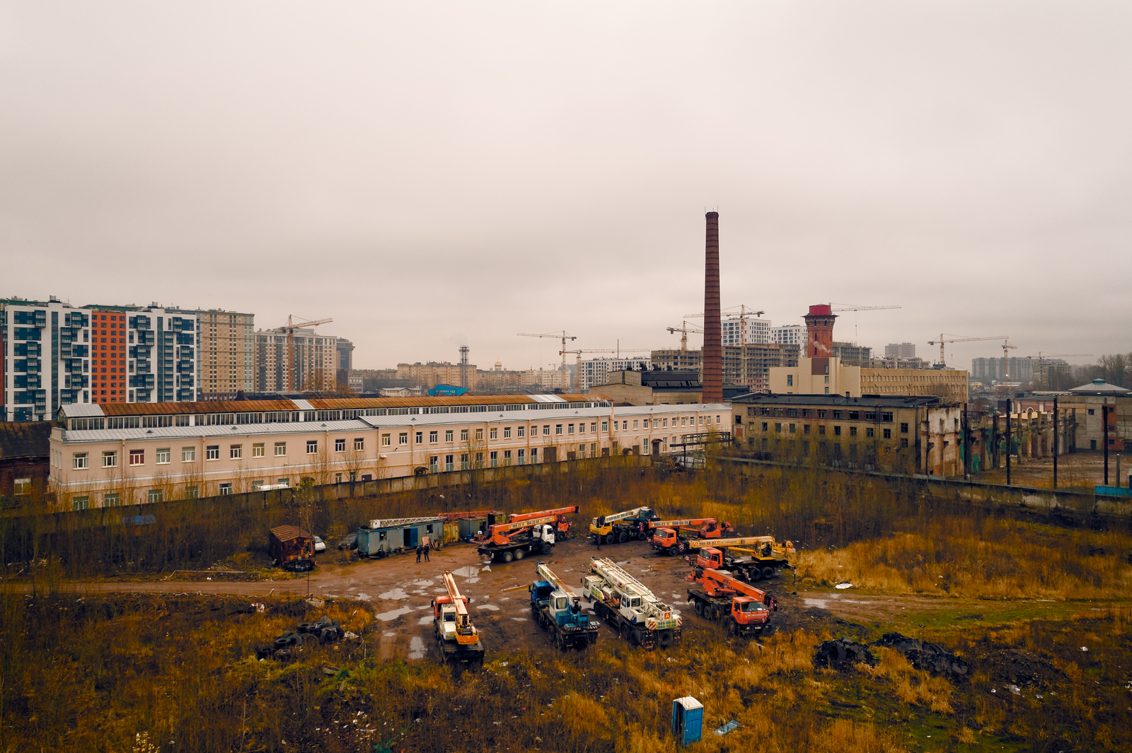 Тусовка автокранов и новостройки - Моё, Автокран, Новостройка, Санкт-Петербург