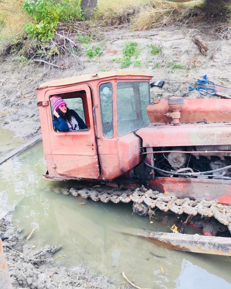 Riding a tractor? - Girls, Tractor, The photo, Beautiful girl, Joke, Humor, Longpost