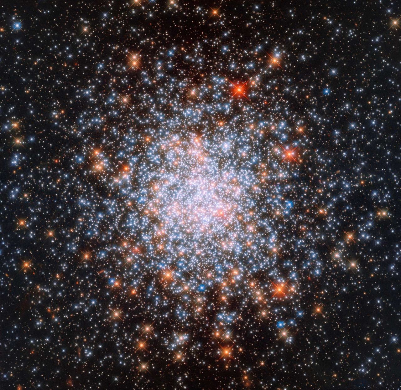 “Хаббл” запечатлел молодое, массивное шаровое скопление NGC 1866 - Моё, Астрономия, Телескоп Хаббл, Звездное скопление