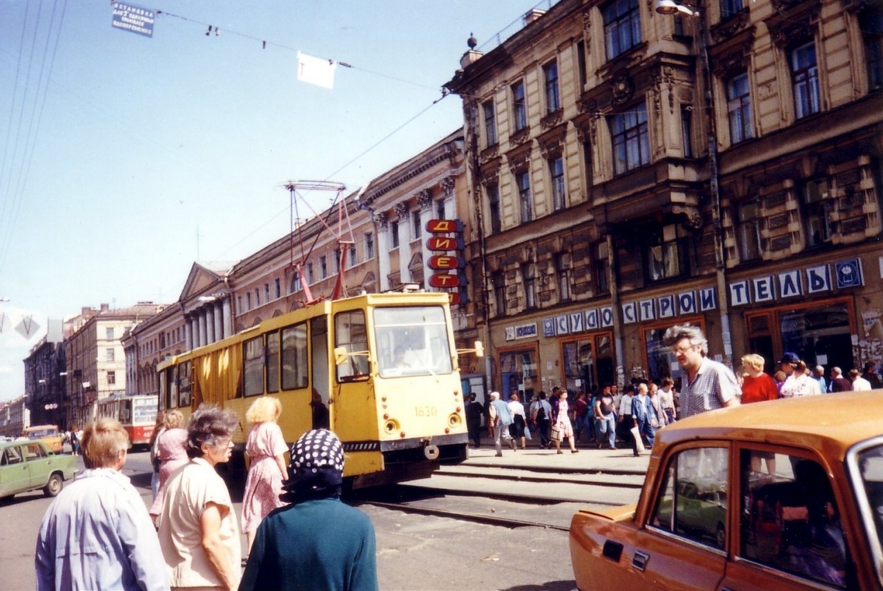 Е питер. Сенная площадь 1990е. Санкт Петербург 1992. Питер 1990. Петербург в 1990е.