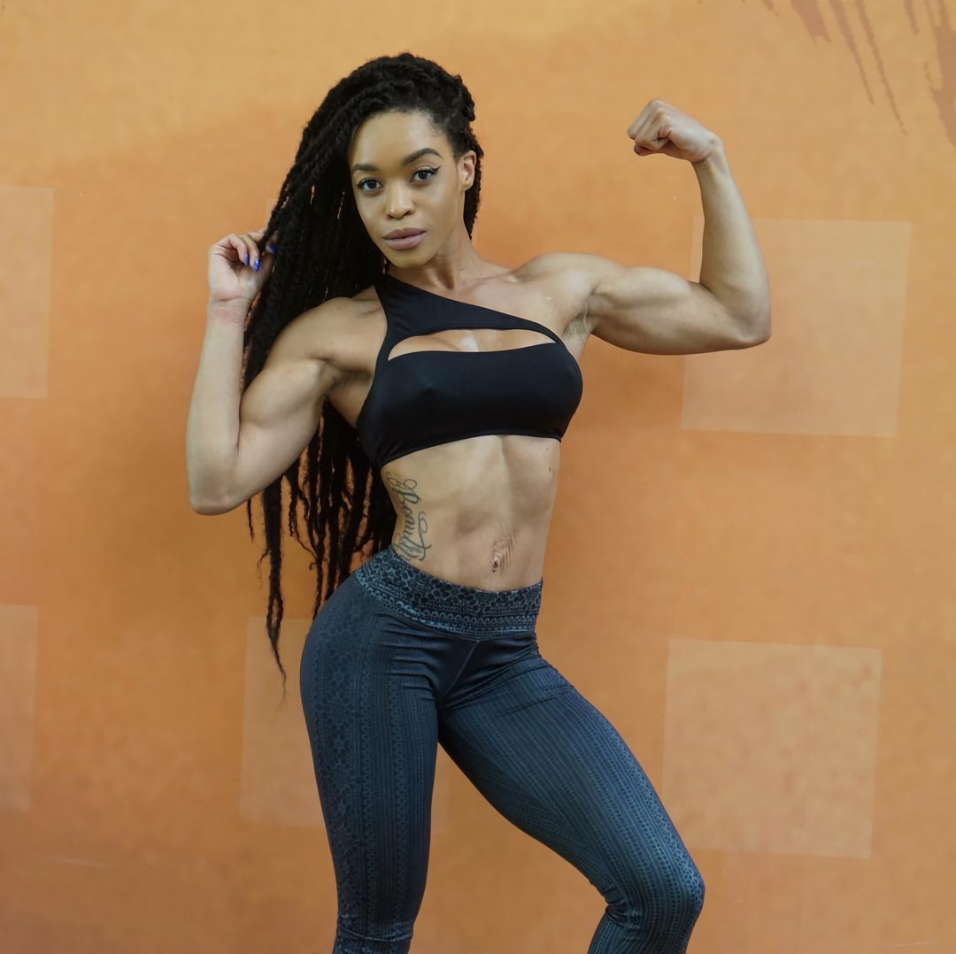 Lola Montez (fit_lolamontez) - NSFW, Lola Montez, Strong girl, Girls, Black people, Sports girls, Bodybuilders, Body-building, GIF, Longpost