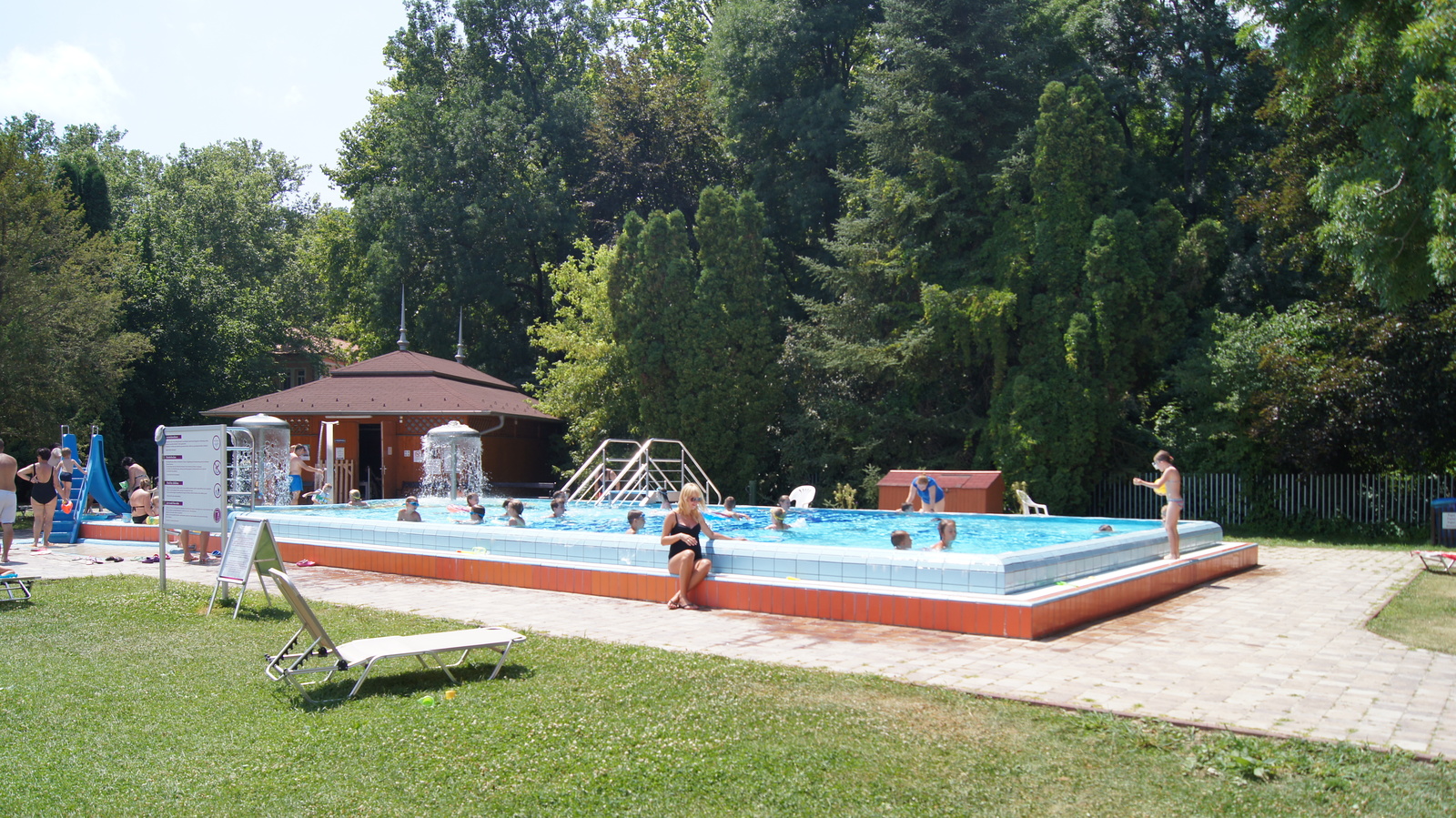 Heviz in July. Hungary - My, Hungary, Bathing, HГ©vГ­z, Longpost, Bathing