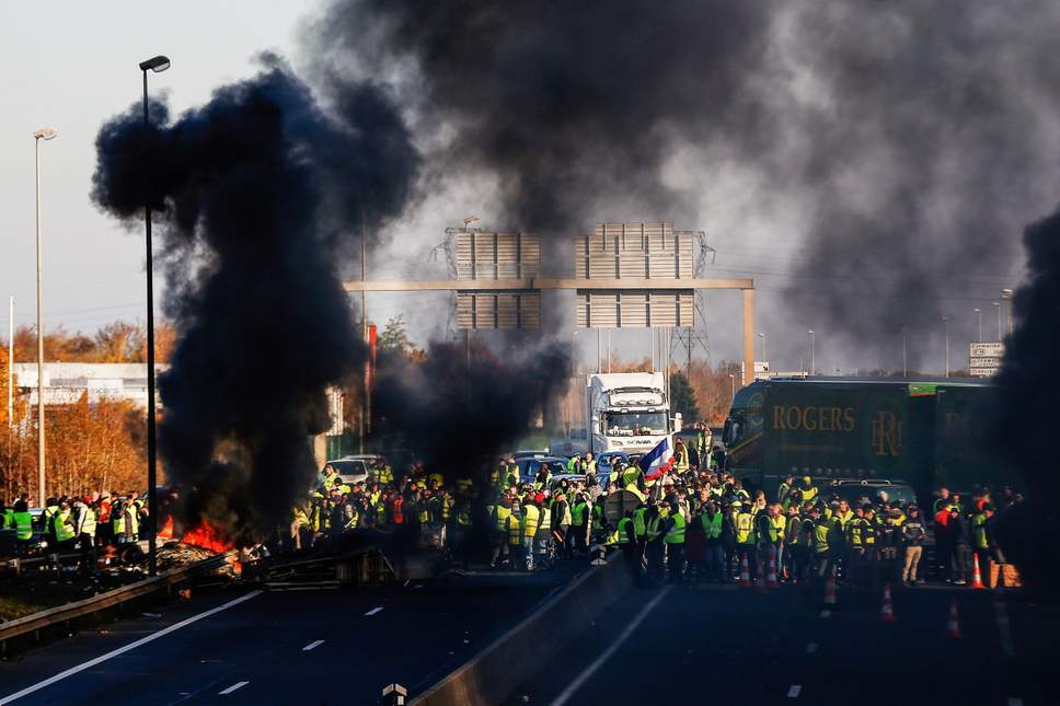 A couple of photos from the Paris Maidan - Paris, Protest, Longpost