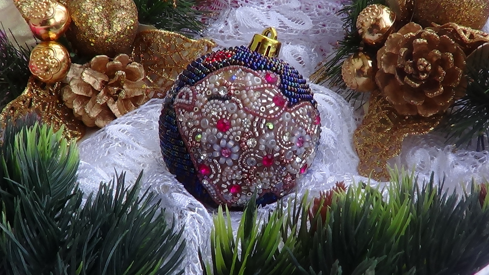 Christmas tree toy pigs in love - My, Bead jewelery, Christmas decorations, Needlework without process, Longpost, , Beads