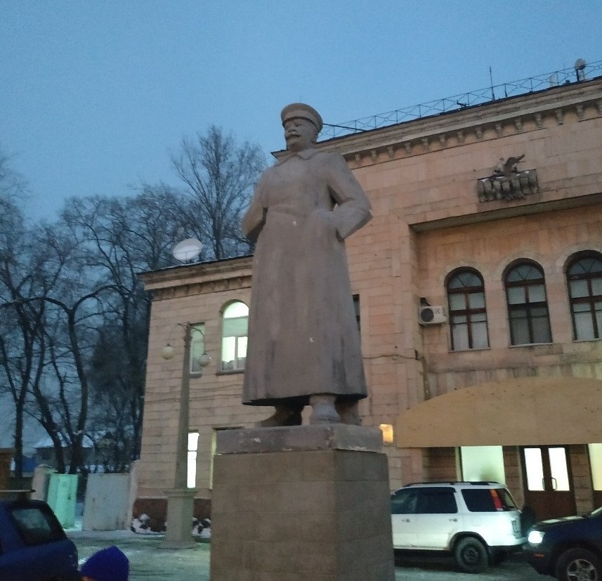 Памятник И.В Сталину в г. Алматы. - Моё, Сталин, Памятник, Алматы, Длиннопост