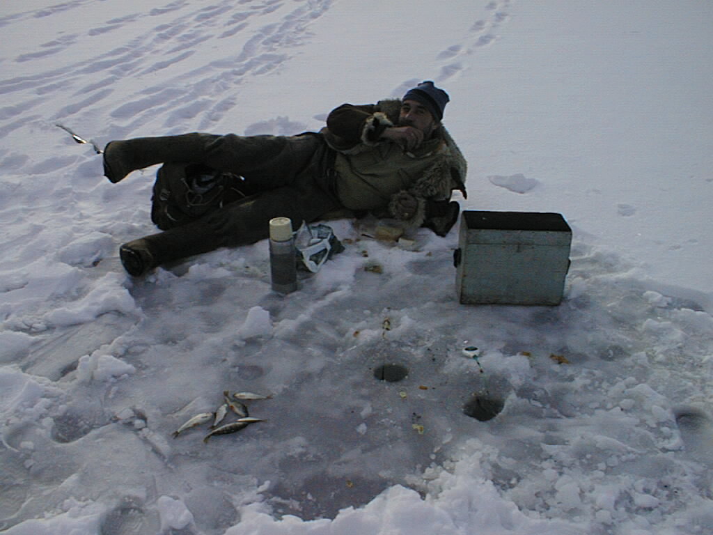 Winter fishing 20 years ago (filmed with an Epson Photo PC digital camera, 0.9 MP) - My, , 20 years, Winter, Ice, Fishing, Longpost