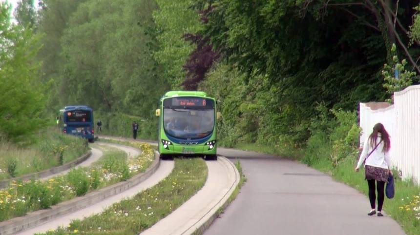 Have you seen a guided bus on concrete rails? - Bus, Rails, Adelaide, Cambridge, Public transport, Video, Longpost