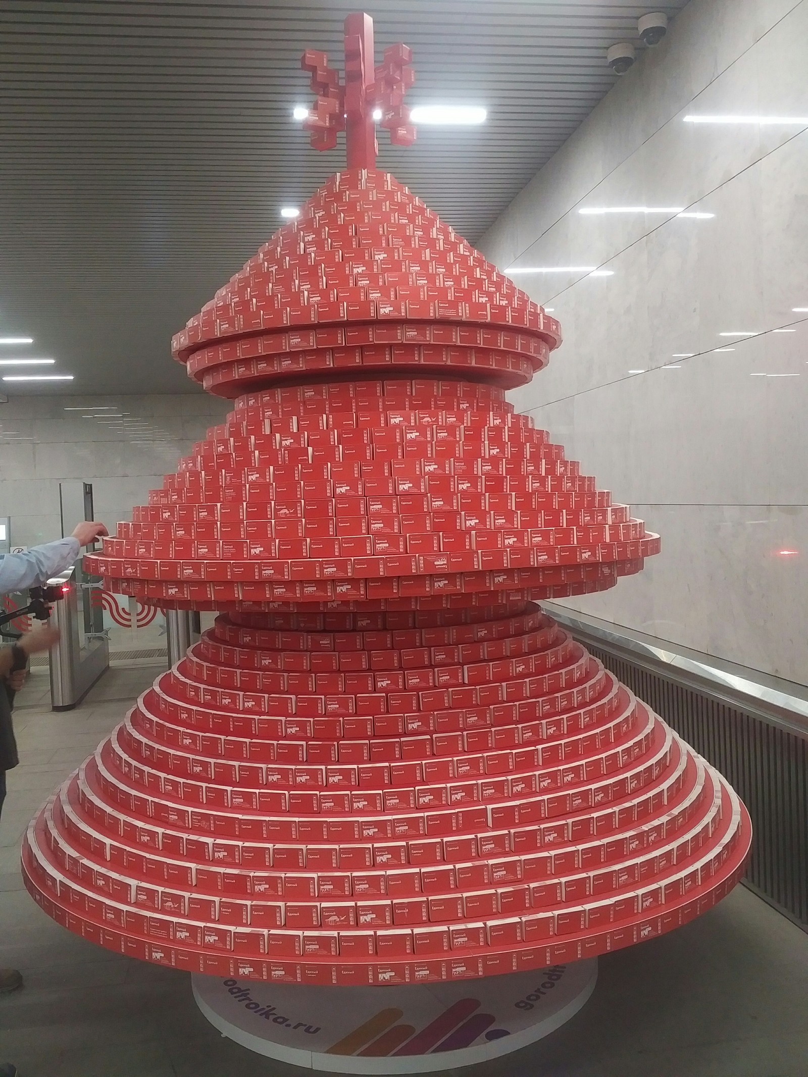 Christmas tree in the Moscow metro - My, Christmas tree, Metro, , Christmas trees, Public transport, Moscow Metro, Longpost, Tickets