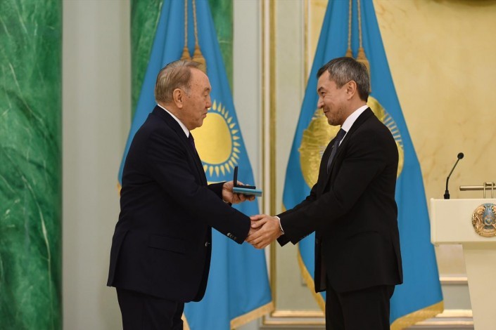 The President presented the award to his daughter Aliya Nazarbayeva. - Kazakhstan, Nursultan Nazarbaev, The president, Reward, The culture