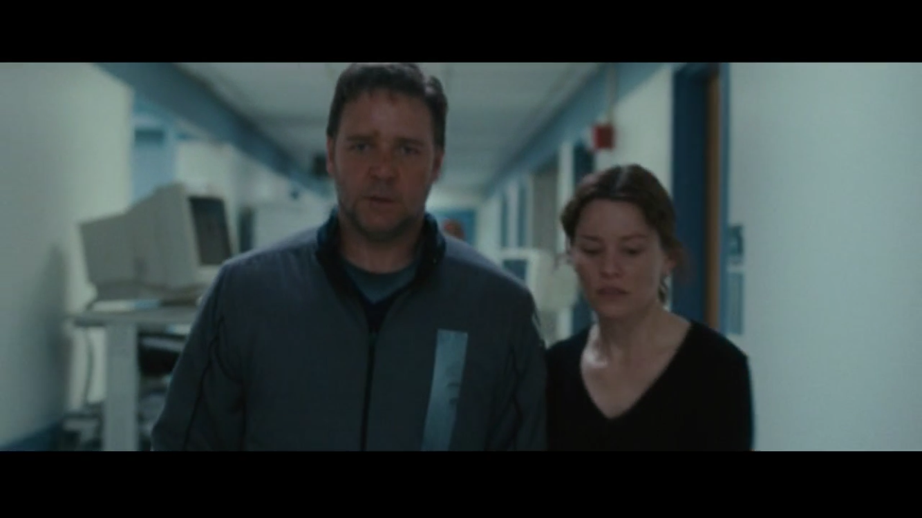 Why does the hero need tape on his jacket? - Movies, Russell Crowe, Longpost