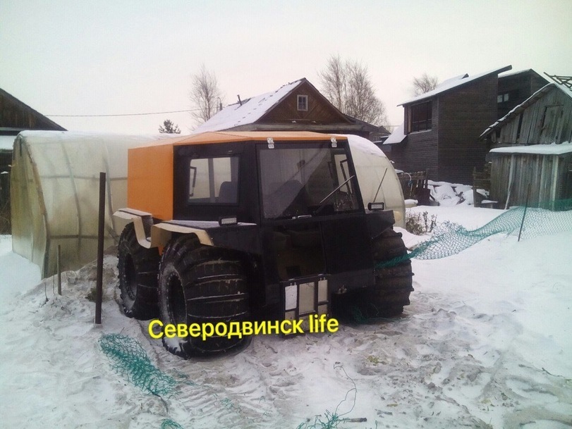 В Северодвинске хозяин участка, проснувшись 1 января, обнаружил у себя во дворе чей-то вездеход. - 1 января, Вездеход, Северодвинск