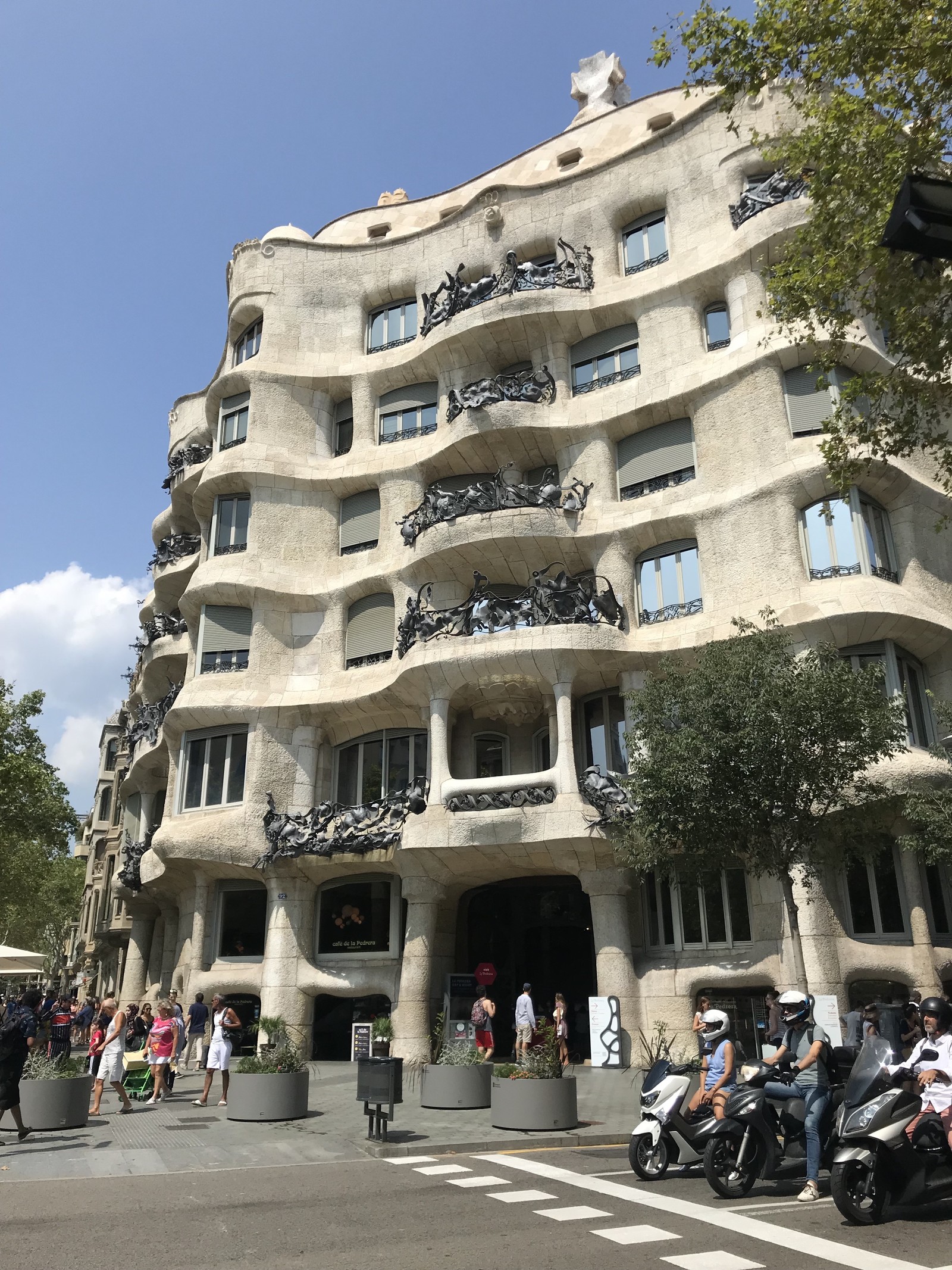 How to kill a genius - My, Barcelona, Antoni Gaudi, Longpost, Barcelona city